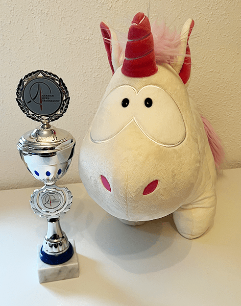 Pokal mit Maskottchen Spargelcup 2022